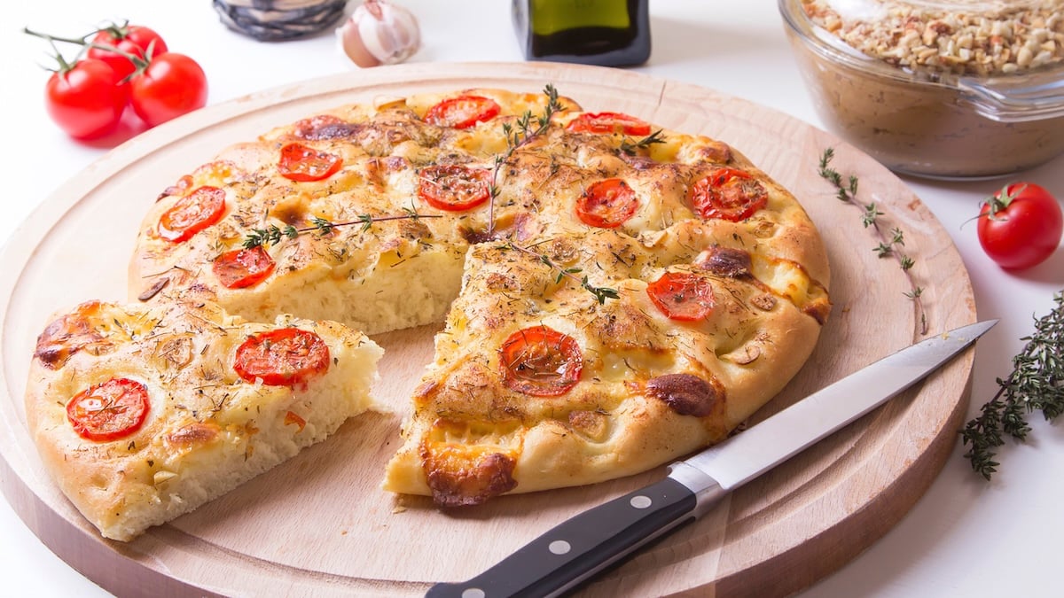 Focaccia aux tomates cerises et romarin